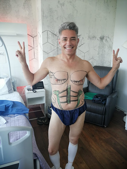 Arnaldo Paganelli, Chirurgo plastico